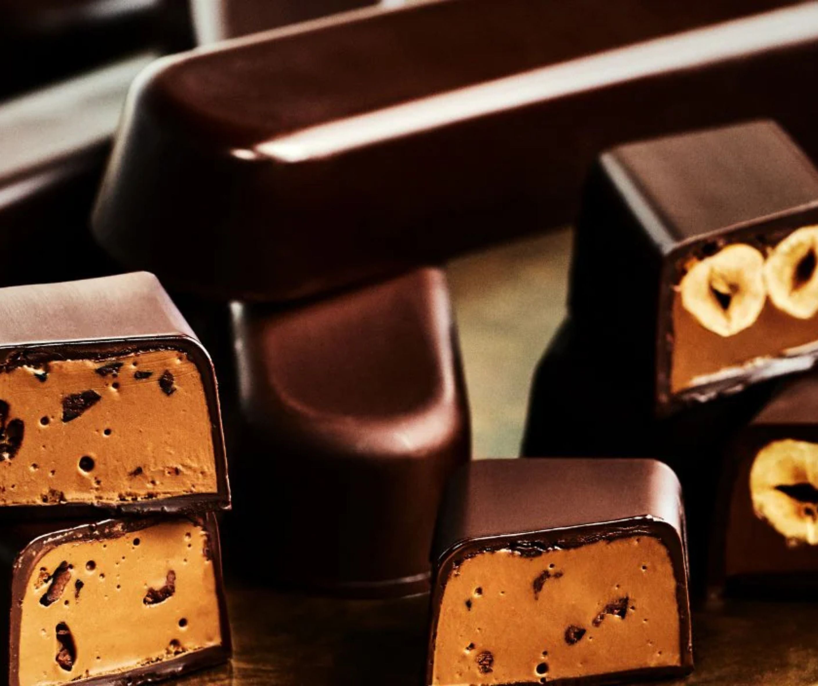 Belgian Chocolate | Allo Simonne - Dark Chocolate Gianduja with Whole Hazelnuts